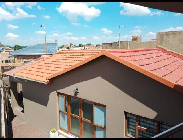 3 BEDROOM HOUSE FOR SALE IN DIEPKLOOF ZONE 4